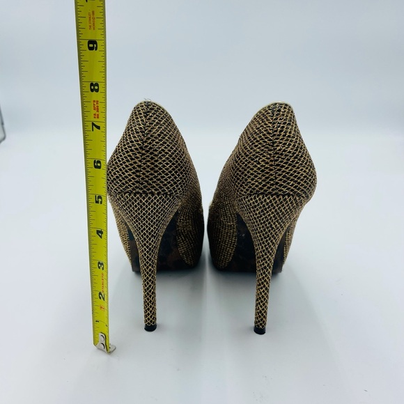 BETTIE PAGE GOLD METALLIC SPRJLE EYELET HEEL PUMPS - Picture 7 of 7